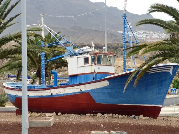 Fuerteventura adasının limanında balıkçı tekneleri, kanarya adaları, İspanya