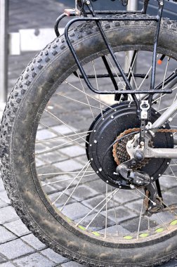 bisiklet tekerleği görünümü kapat