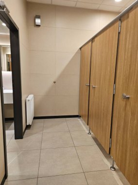 Modern bir otelin içinde.