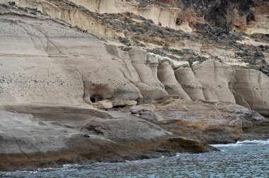 Beton adasındaki kayalık kayalıklar