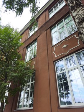 Eski bir evin cephesi