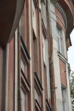 Binanın ön cephesi