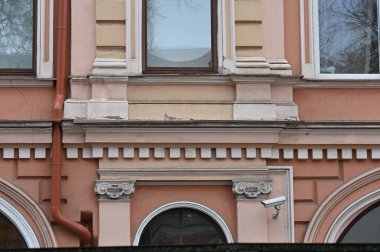 Evin ön cephesinin bir parçası eski usul.