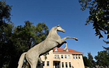 Parktaki en ünlü binanın heykeli.