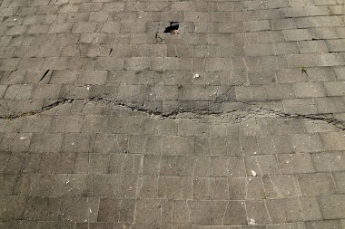 Şehirdeki eski beton zemin