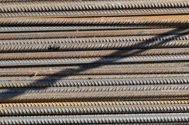 Metal ürün paketleri içinde dikdörtgen çapraz metal profil dokusu