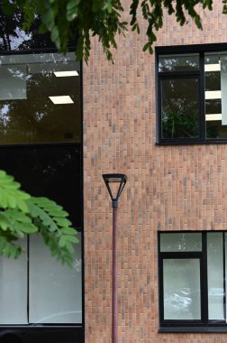 Modern ofis binası cephesi