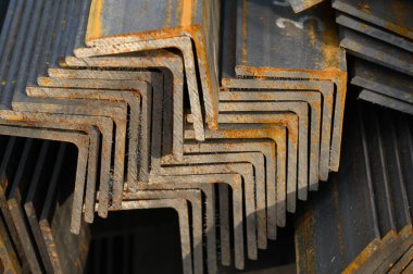 Metal deponun paslı kesitinin metal profil açısı