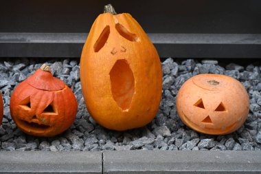 Cadılar bayramı balkabakları ve balkabağı yüzleri