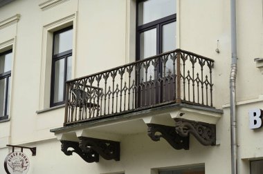 Eski şehrin başkenti, merkezdeki en ünlü dönüm noktasının başkenti.