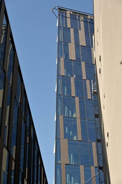 Şehrin modern binası