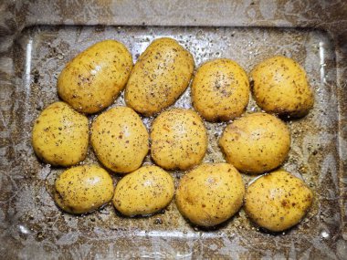 Kızarmış patates kızartma tavasında