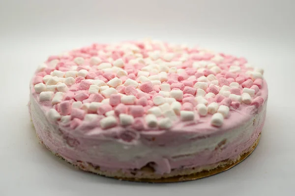 Pequeno bolo de aniversário rosa redondo com frutas mastic e decoração