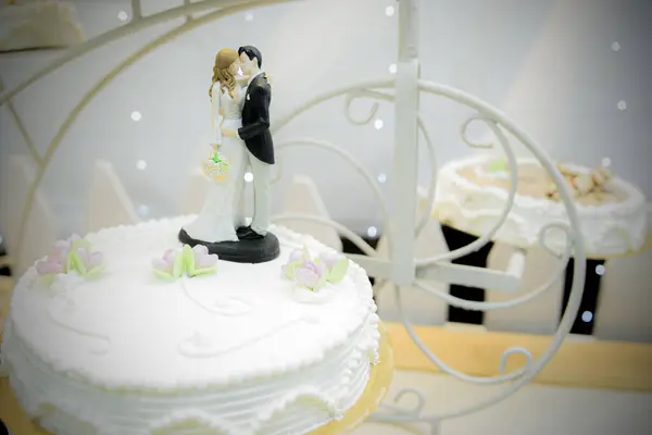 Bruden Och Brudgummen Bröllopstårta — Stockfoto
