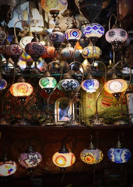 Tureckie Tradycyjne Tureckie Pamiątki Wielkim Bazarze Stambuł — Zdjęcie stockowe