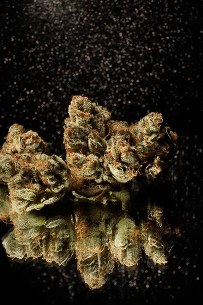 Cannabis Mirror — Stock Photo, Image