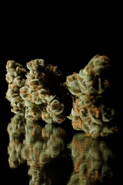 Cannabis Specchio Con Fumo — Foto Stock