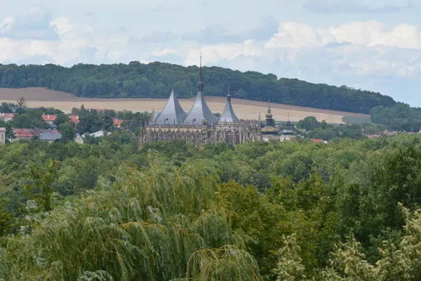 Kutn Hora 'daki St. Barbara kilisesinin kuleleri.