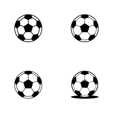 Simetrik düzende dizilmiş dört futbol topunu gösteriyor. Şeffaf bir arkaplanda geleneksel siyah beyaz tasarımı sunuyor, çok yönlülük sunuyor.