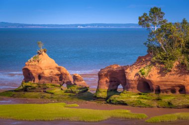 Fundy Körfezi 'nde kum taşı oluşumları, Nova Scotia, Kanada