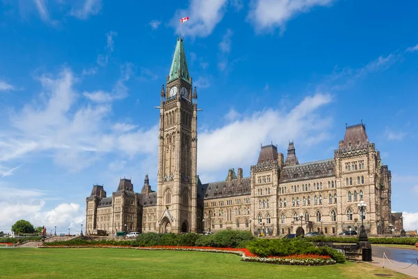 Der Mittelblock Und Der Friedensturm Auf Dem Parlamentshügel Ottawa Kanada — Stockfoto