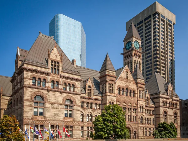 Veduta Del Vecchio Municipio Toronto Canada Contro Edifici Moderni — Foto Stock