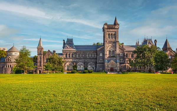 Toronto Üniversitesi ve Kampüs Kampüsü