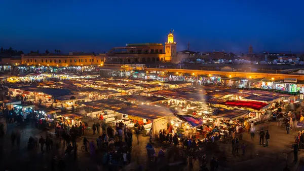 Marakesz Morocco Grudzień 2014 Tłum Placu Jemaa Fna Zachodzie Słońca — Zdjęcie stockowe