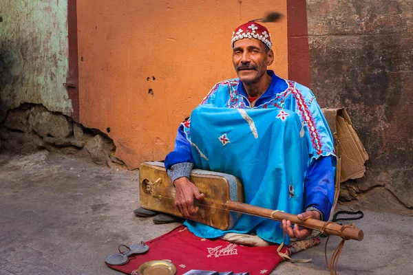 Morocco Marrakesh Grudzień 2014 Uliczny Muzyk Marrakeszu Maroko — Zdjęcie stockowe