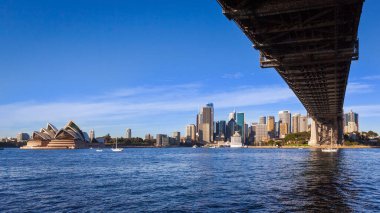 Sydney Limanı Köprüsü 'nün panoramik manzarası, Opera Binası ve iş bölgesi, Sydney, Avustralya