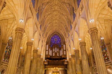 NEW YORK - CIRCA ECTOBER 2016: ABD 'nin New York şehrindeki Organ Galerisi ile St. Patrick Katedrali' nin İçi