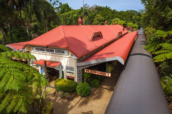 KURANDA, AUSTRALYA - CIRCA 2016: Kuranda tren istasyonu, ünlü Kuranda Manzara Demiryolu, Queensland, Avustralya