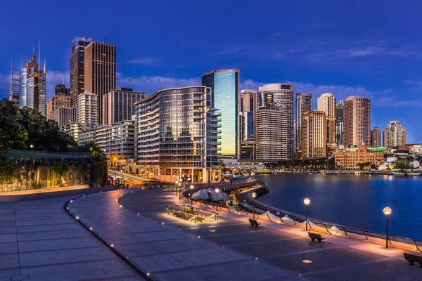 澳大利亚悉尼中央商业区黎明时分的景象 — 图库照片