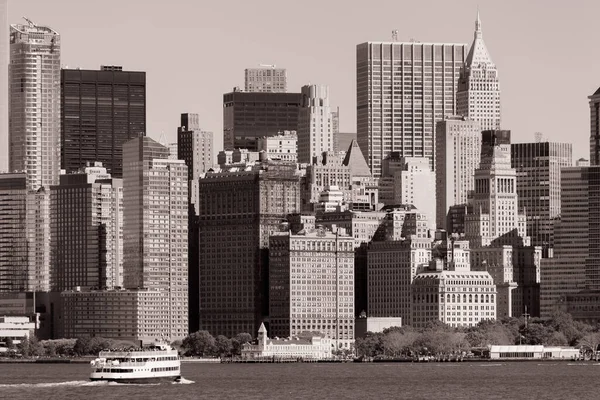Battery Park New York City Deki Kulelerin Manzarası Özgürlük Heykeli — Stok fotoğraf