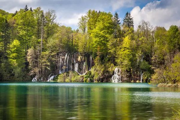 Amazing Waterfalls Connecting Turquoise Emerald Lakes Plitvice Lakes National Park — Stock Photo, Image