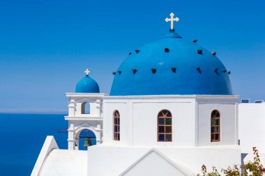 Kubbe ve Anastasi Kilisesi 'nin Imerovigli, Santorini, Yunanistan' daki çan kulesi