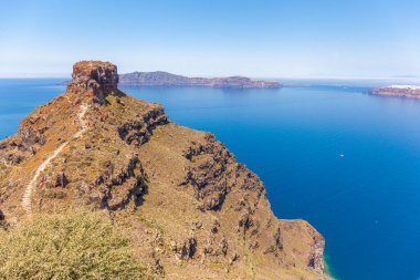 Skaros kayası kaldera, Santorini, Yunanistan 'a çıkıyor.