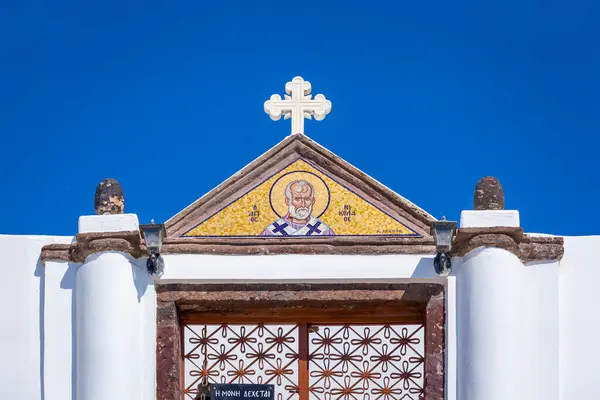 アギオスニコロス教会 サントリーニ ギリシャのアクセスゲートの美しいモザイク — ストック写真