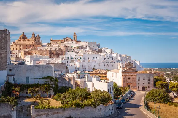 Ostuni, Brindisi, İtalya 'nın panoramik manzarası