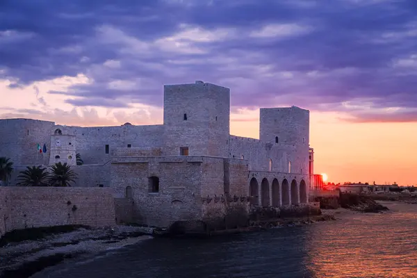 Widok Zamek Svevo Zachodzie Słońca Trani Włochy — Zdjęcie stockowe