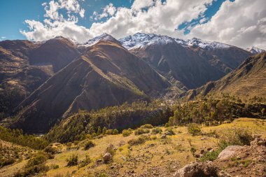 Huilloc, Kutsal Vadi, Cusco, Peru yakınlarındaki And Dağlarının manzarası