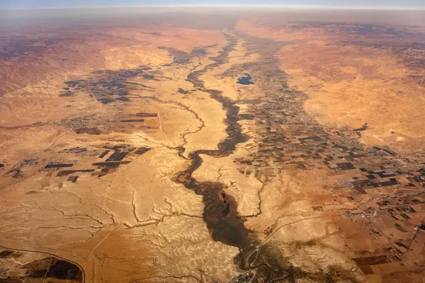 ヨルダン西岸の国境にあるヨルダン川の空中観測 — ストック写真