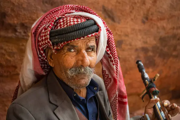 Vieux Musicien Bédouin Dans Ancienne Ville Petra Jordanie — Photo
