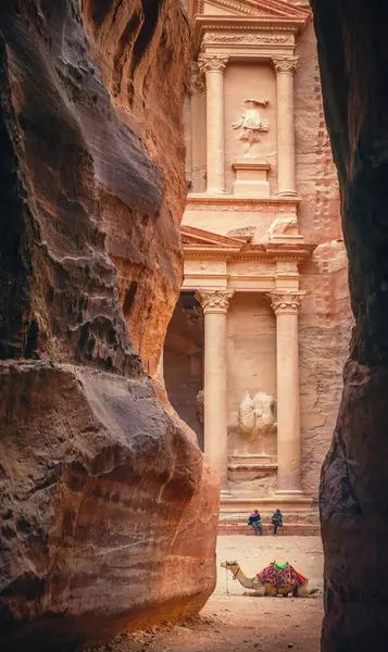 Entré Till Den Antika Staden Petra Med Tresauri Templet Inramat — Stockfoto