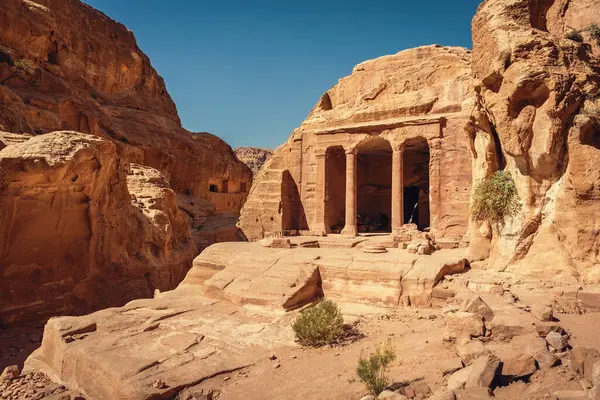 Fachada Del Templo Del Jardín Petra Jordania —  Fotos de Stock