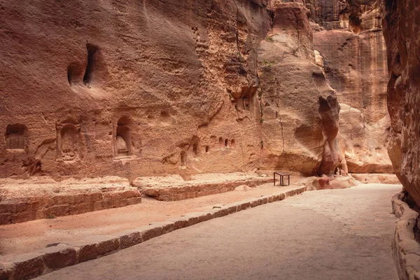 Nichos Parede Siq Que Contêm Uma Vez Esculturas Nabataean Que — Fotografia de Stock