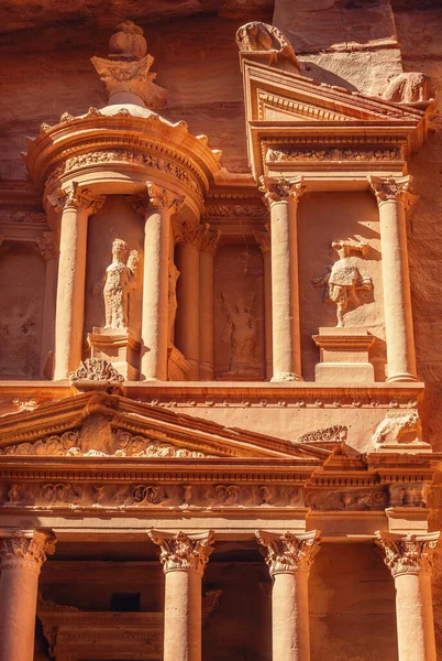 Las Hermosas Decoraciones Fachada Del Templo Del Tesoro Khazneh Petra —  Fotos de Stock
