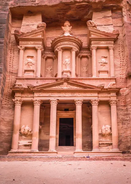 Fachada Del Templo Del Tesoro Jazneh Petra Jordania —  Fotos de Stock