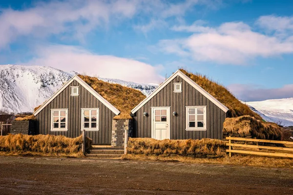 Ijslandse Aarde Turf Huizen Late Winter Arnarstapi Ijsland — Stockfoto