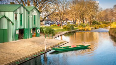 Avon Nehri, Cristchursh, Yeni Zelanda 'da tekne kulübeleri